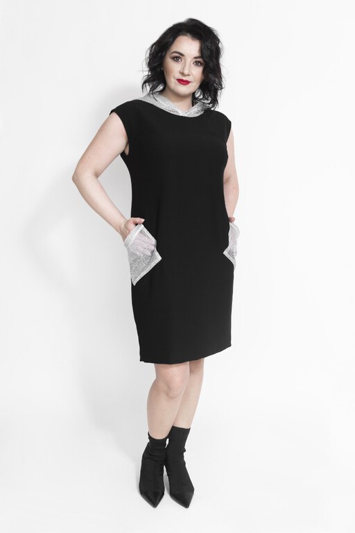 Sukienka Full Moon – przód w rozmiarze plus size, klasyczny, luźny krój podkreślający sylwetkę.